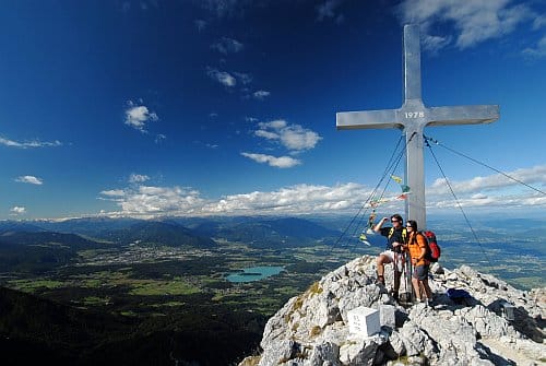 Die traumhafte Umgebung der Region Villach überblickt man am besten, wenn man einen der umliegenden Berge erklimmt. (Foto: epr/Vi-Fa-Os Tourismus)